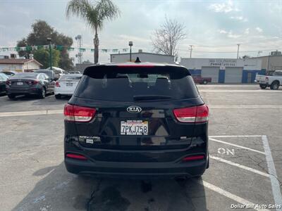 2016 Kia Sorento LX   - Photo 6 - Visalia, CA 93292