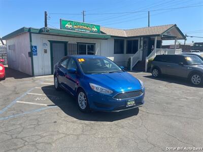 2018 Ford Focus SE   - Photo 1 - Visalia, CA 93292