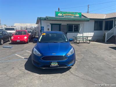 2018 Ford Focus SE   - Photo 2 - Visalia, CA 93292