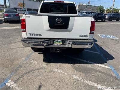 2010 Nissan Titan SE   - Photo 6 - Visalia, CA 93292