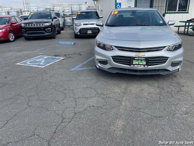 2018 Chevrolet Malibu LT   - Photo 2 - Visalia, CA 93292