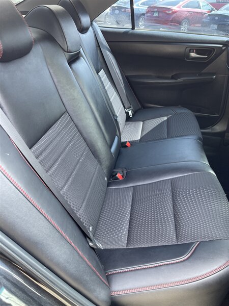 2015 Toyota Camry SE   - Photo 6 - Visalia, CA 93292