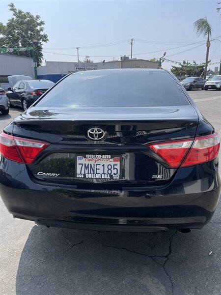 2015 Toyota Camry SE   - Photo 4 - Visalia, CA 93292