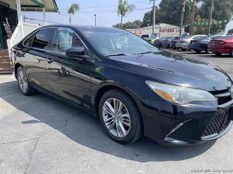 2015 Toyota Camry SE   - Photo 3 - Visalia, CA 93292