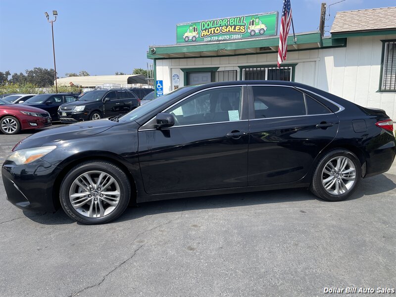 2015 Toyota Camry SE   - Photo 2 - Visalia, CA 93292