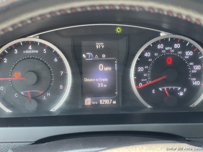 2015 Toyota Camry SE   - Photo 9 - Visalia, CA 93292