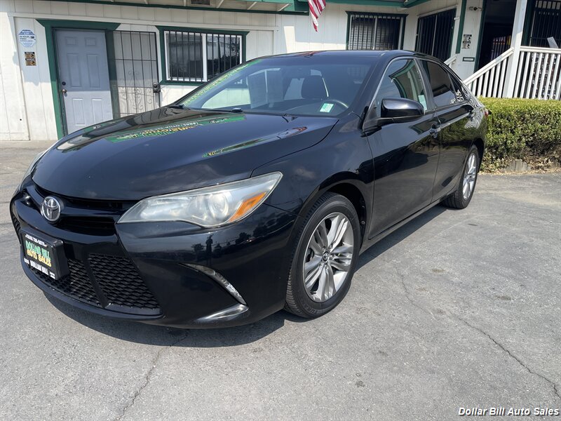 2015 Toyota Camry SE   - Photo 1 - Visalia, CA 93292