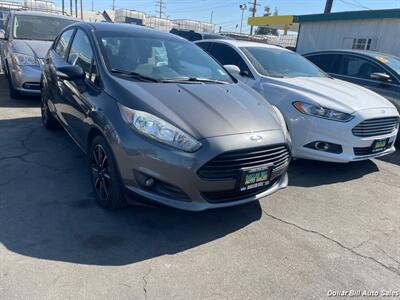 2016 Ford Fiesta SE   - Photo 2 - Visalia, CA 93292