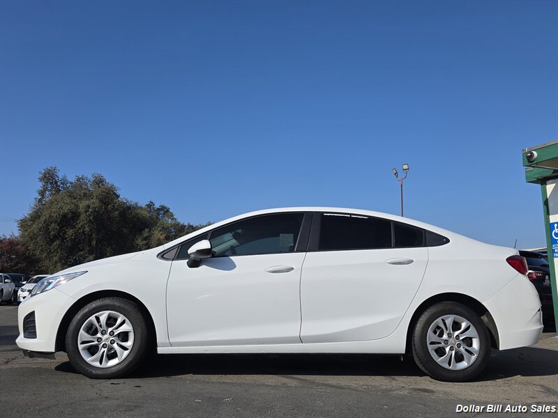 2019 Chevrolet Cruze LS - Photo 4 - Visalia, CA 93292