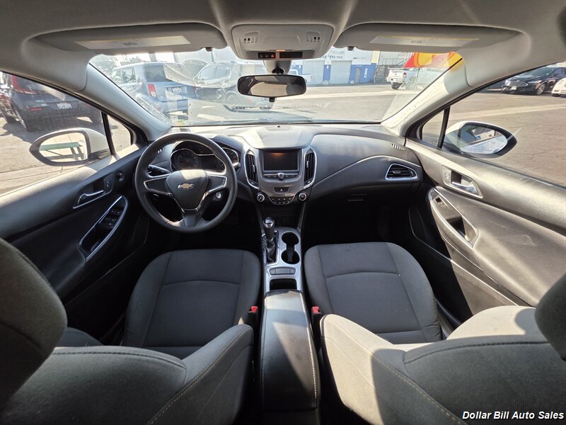 2019 Chevrolet Cruze LS - Photo 12 - Visalia, CA 93292