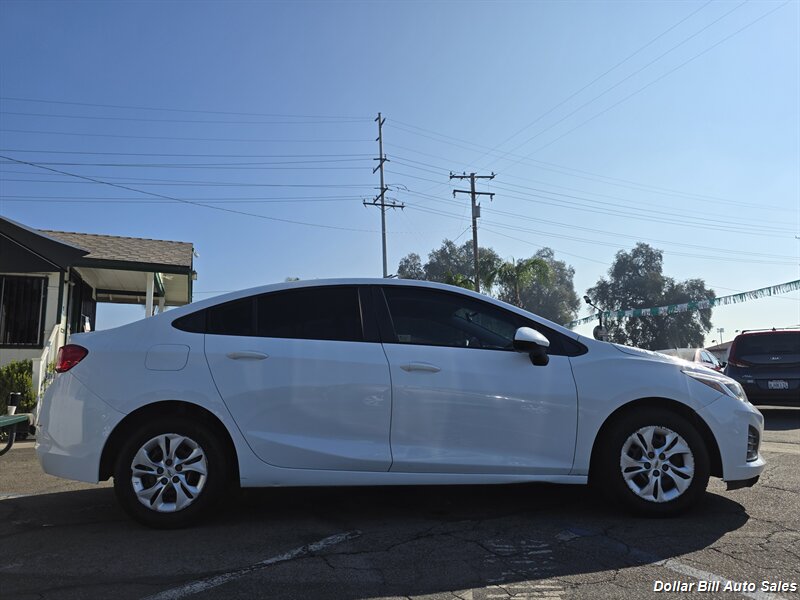 2019 Chevrolet Cruze LS - Photo 8 - Visalia, CA 93292