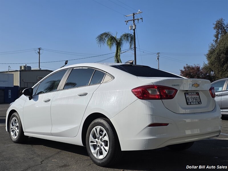 2019 Chevrolet Cruze LS - Photo 5 - Visalia, CA 93292
