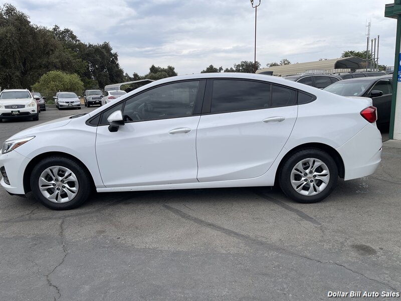 2019 Chevrolet Cruze LS   - Photo 4 - Visalia, CA 93292