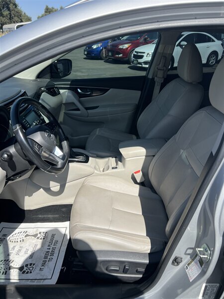 2018 Nissan Rogue Sport SL - Photo 7 - Visalia, CA 93292