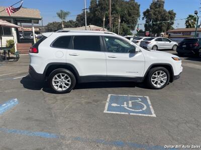 2016 Jeep Cherokee Latitude   - Photo 8 - Visalia, CA 93292