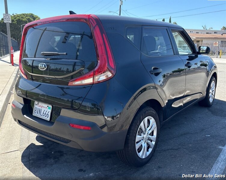 2021 Kia Soul LX - Photo 4 - Visalia, CA 93292