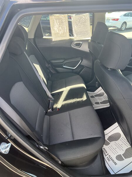2021 Kia Soul LX - Photo 11 - Visalia, CA 93292