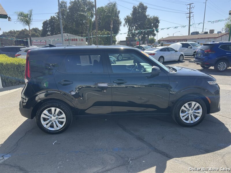 2021 Kia Soul LX - Photo 5 - Visalia, CA 93292