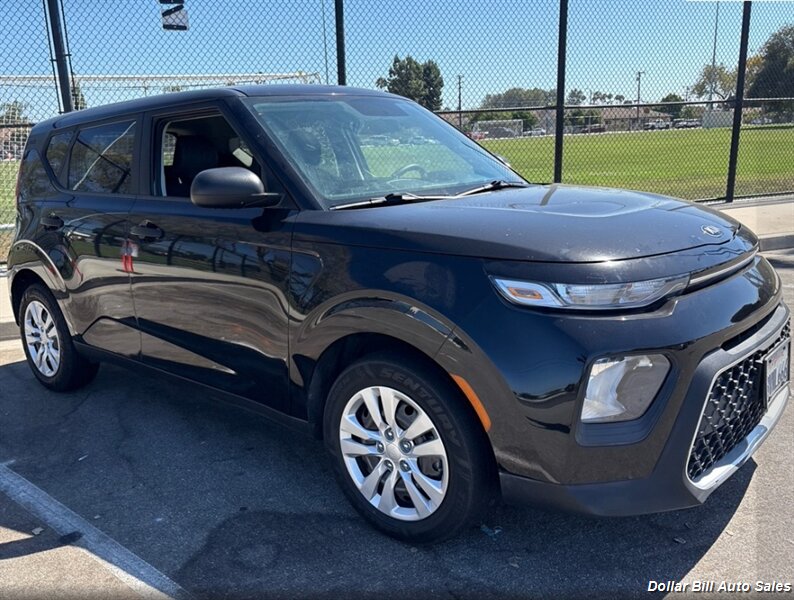2021 Kia Soul LX - Photo 2 - Visalia, CA 93292