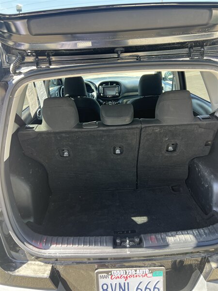 2021 Kia Soul LX - Photo 10 - Visalia, CA 93292