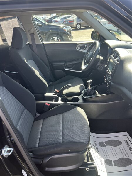 2021 Kia Soul LX - Photo 12 - Visalia, CA 93292