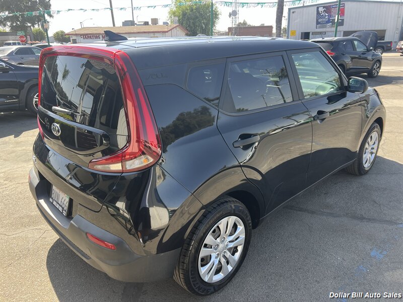 2021 Kia Soul LX - Photo 4 - Visalia, CA 93292