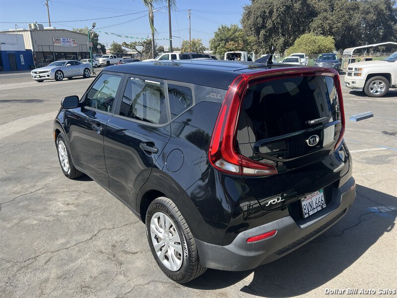 2021 Kia Soul LX - Photo 3 - Visalia, CA 93292