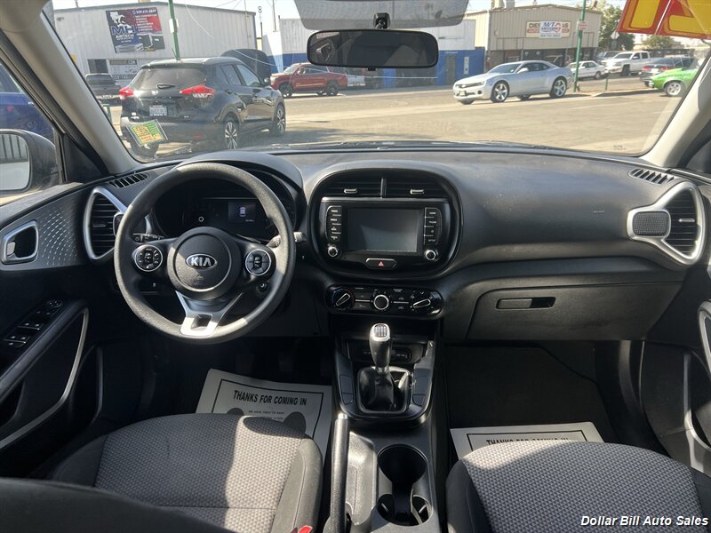 2021 Kia Soul LX - Photo 13 - Visalia, CA 93292