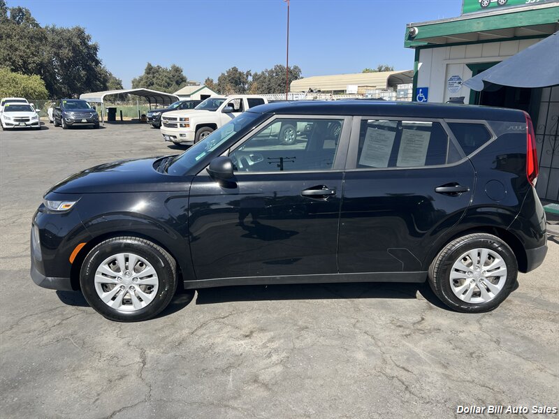 2021 Kia Soul LX - Photo 2 - Visalia, CA 93292