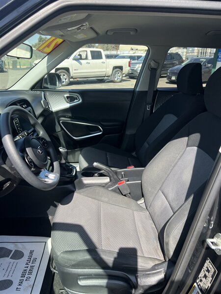 2021 Kia Soul LX - Photo 8 - Visalia, CA 93292