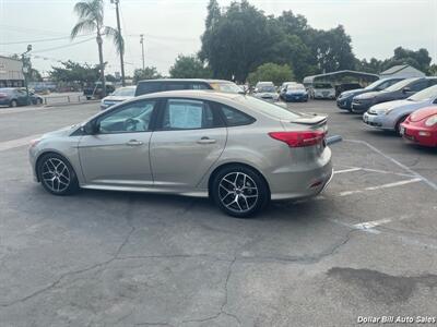 2016 Ford Focus SE   - Photo 4 - Visalia, CA 93292