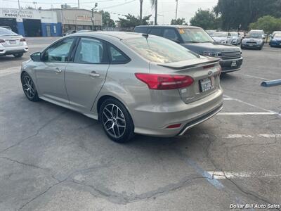 2016 Ford Focus SE   - Photo 5 - Visalia, CA 93292