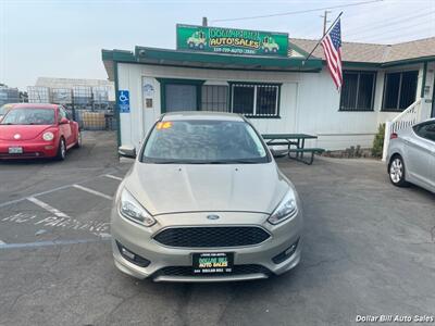 2016 Ford Focus SE   - Photo 2 - Visalia, CA 93292