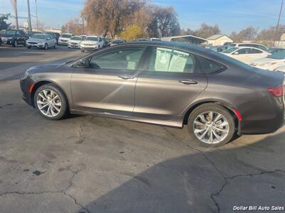 2015 Chrysler 200 S   - Photo 4 - Visalia, CA 93292