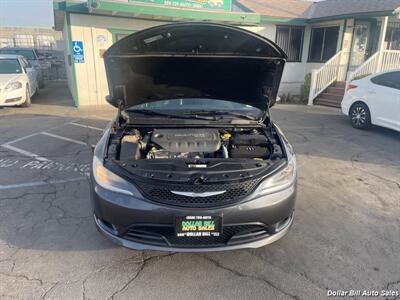 2015 Chrysler 200 S   - Photo 9 - Visalia, CA 93292