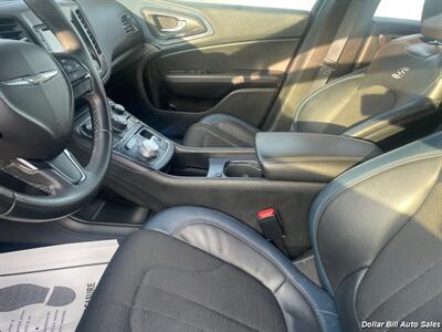 2015 Chrysler 200 S   - Photo 10 - Visalia, CA 93292