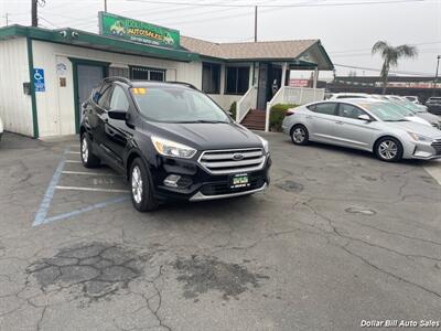 2018 Ford Escape SE   - Photo 1 - Visalia, CA 93292