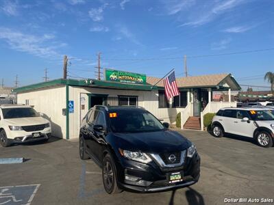 2017 Nissan Rogue SL   - Photo 1 - Visalia, CA 93292