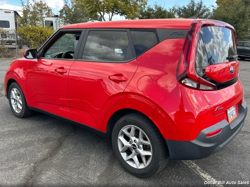 2021 Kia Soul S - Photo 4 - Visalia, CA 93292