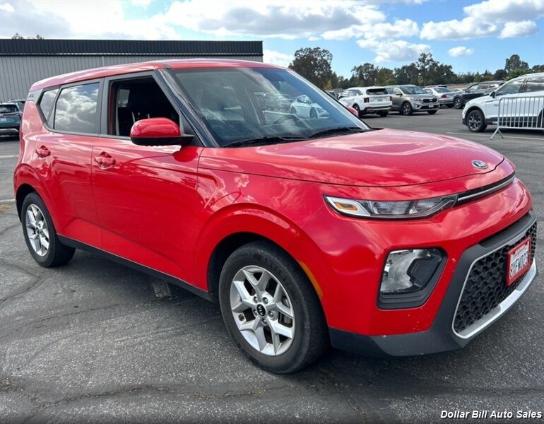2021 Kia Soul S - Photo 2 - Visalia, CA 93292