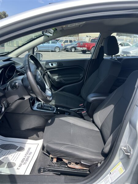 2016 Ford Fiesta SE - Photo 7 - Visalia, CA 93292