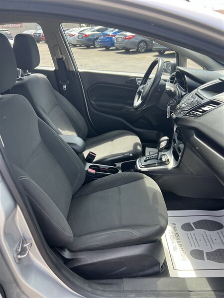 2016 Ford Fiesta SE - Photo 11 - Visalia, CA 93292