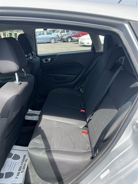 2016 Ford Fiesta SE - Photo 8 - Visalia, CA 93292