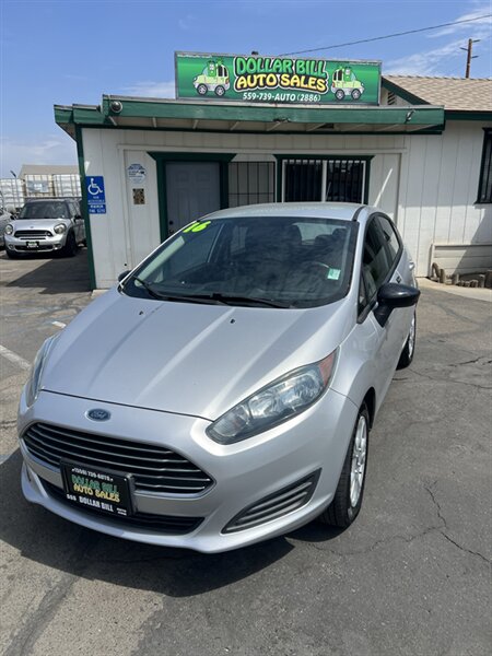 2016 Ford Fiesta SE   - Photo 1 - Visalia, CA 93292