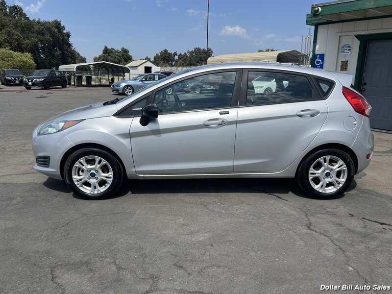 2016 Ford Fiesta SE - Photo 2 - Visalia, CA 93292