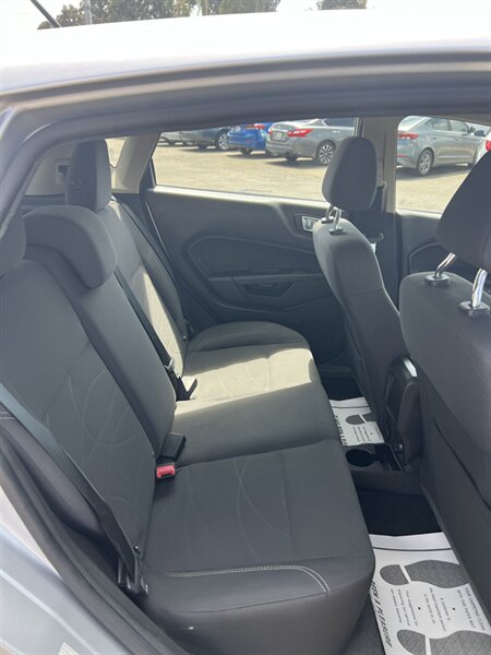 2016 Ford Fiesta SE - Photo 10 - Visalia, CA 93292