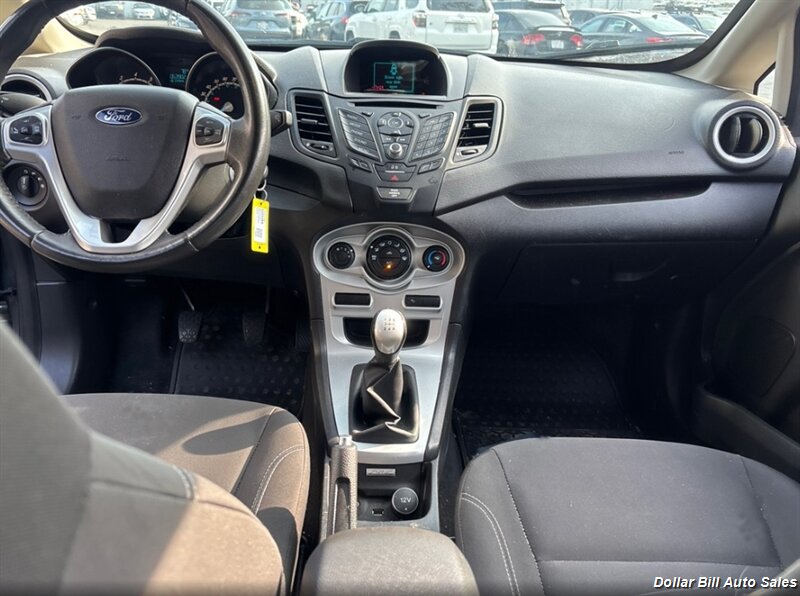 2016 Ford Fiesta SE - Photo 6 - Visalia, CA 93292