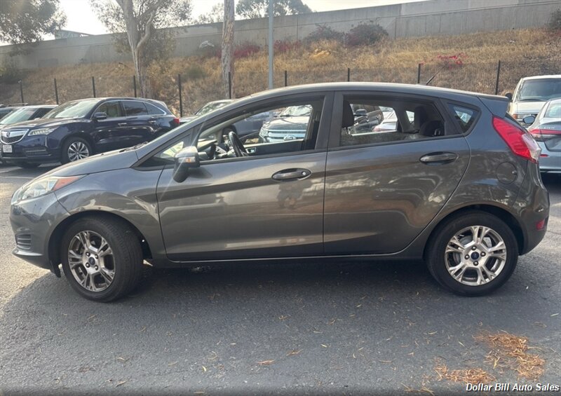 2016 Ford Fiesta SE - Photo 2 - Visalia, CA 93292