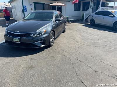 2019 Kia Optima LX   - Photo 3 - Visalia, CA 93292