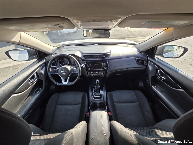 2019 Nissan Rogue SV - Photo 13 - Visalia, CA 93292